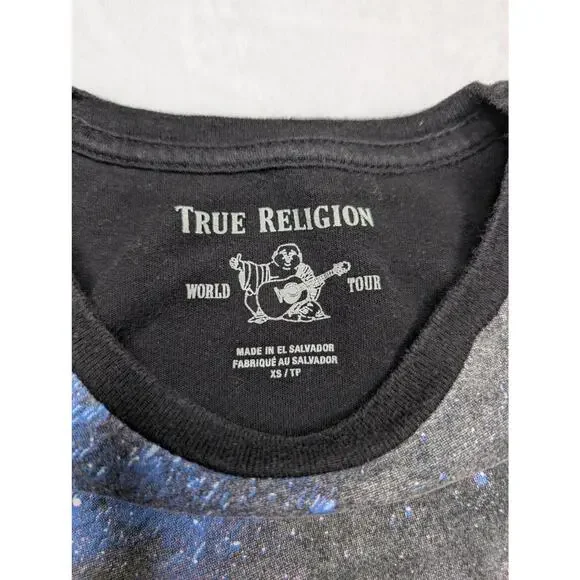 True Religion World Tour Mens T-Shirt XS Planet Stargazing Couple Park Bench Y2K - Picture 2 of 4